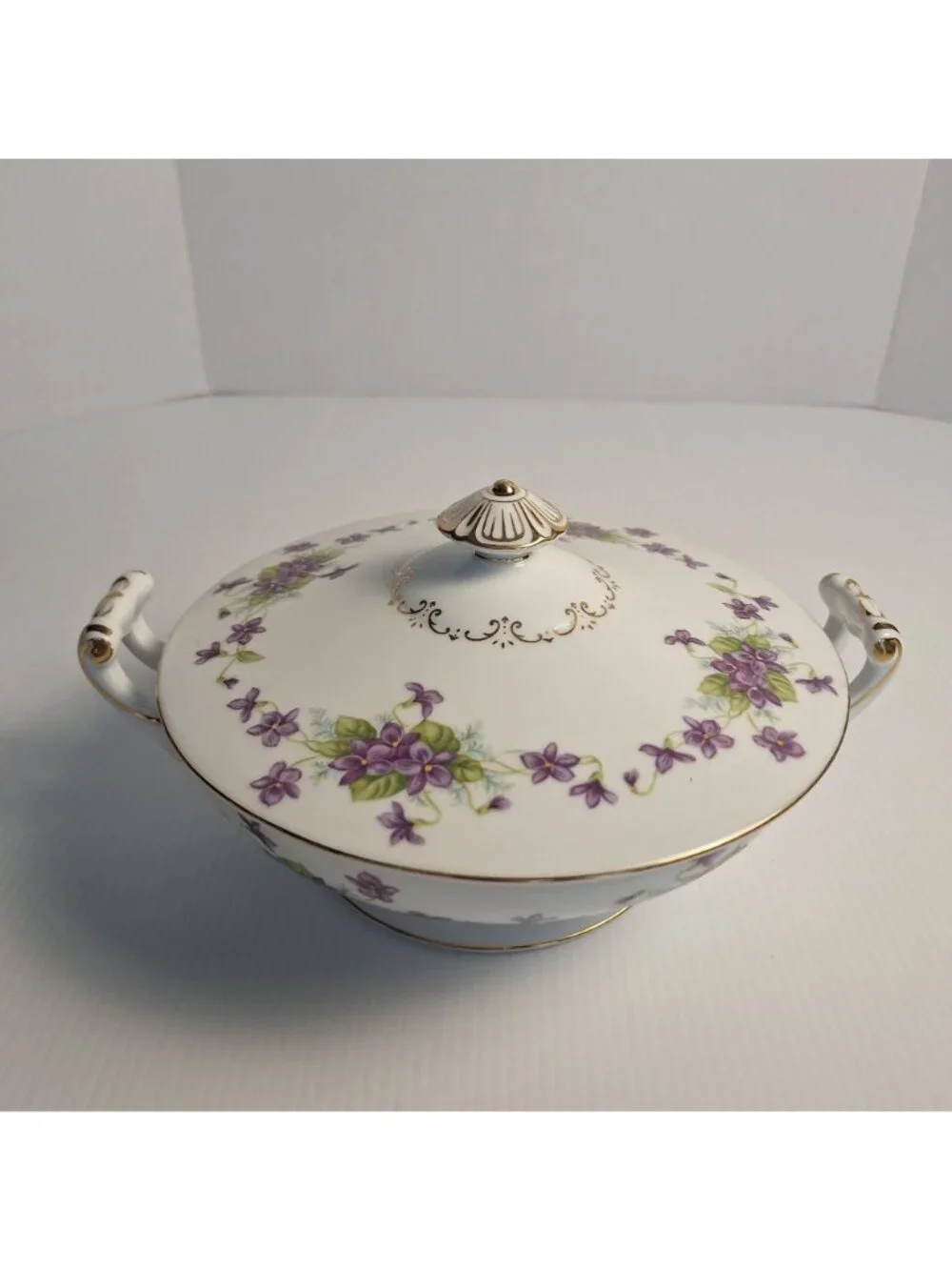 VTG WENTWORTH CHINA JAPAN PURPLE FLORAL GOLD TRIM LIDDED VEGETABLE BOWL VIOLA